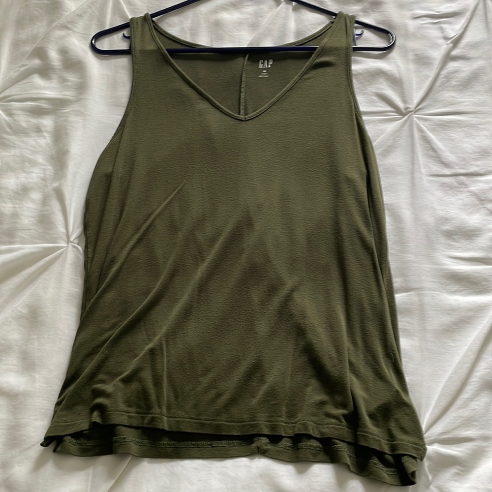 Gap V-neck tank